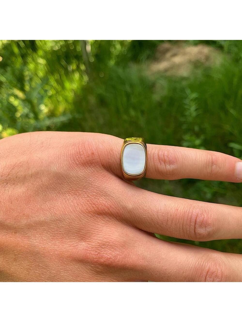 Boho Minimalist Y2k style Gold and white opal ring. Size 8. Stainless steel - Picture 7 of 8